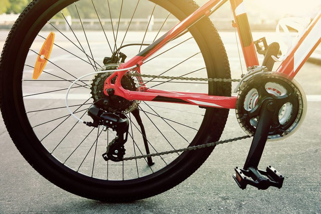 taking off bike pedals