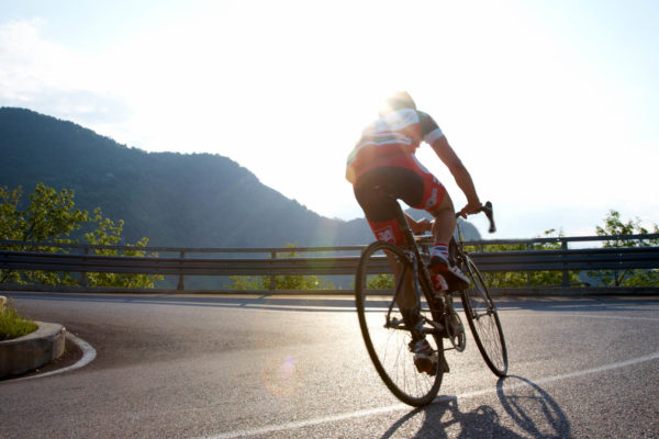 what's the difference between road bike and hybrid